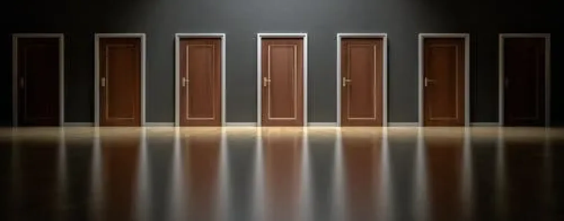 Vchodové dvere do bytovky