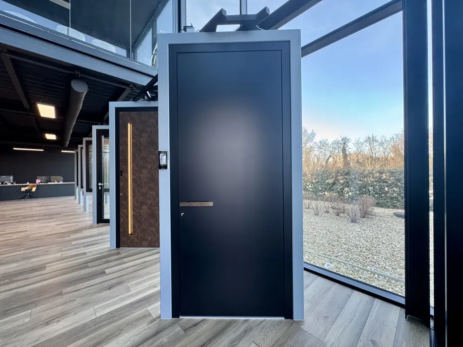 Panelové vchodové dvere MINIMAL