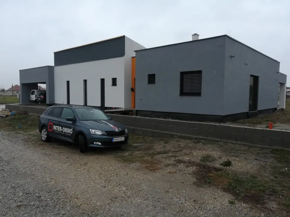 Montáž hliníkových okien a dverí - RD Okoličná na Ostrove