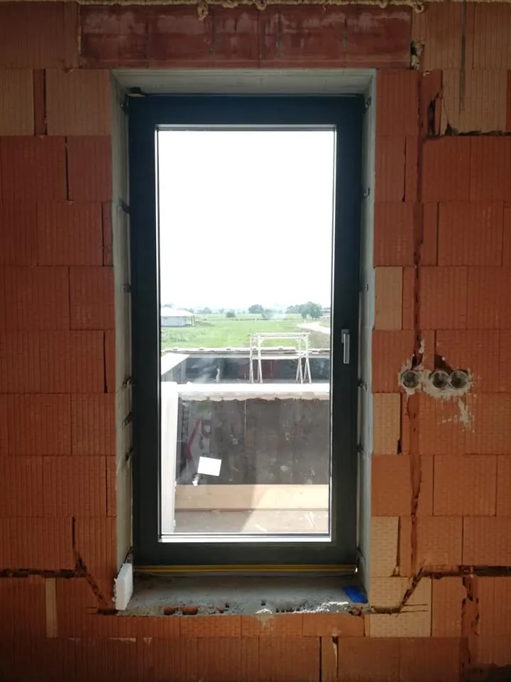Montáž hliníkových okien a dverí - RD Šaľa