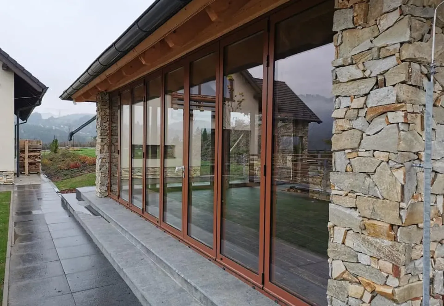 Montáž a výroba hliníkových skladacích dverí WICSLIDE 75FD