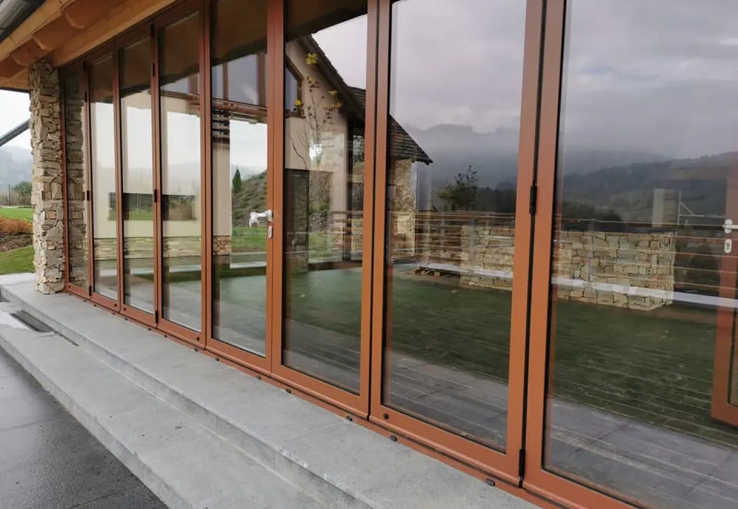 Montáž a výroba hliníkových skladacích dverí WICSLIDE 75FD