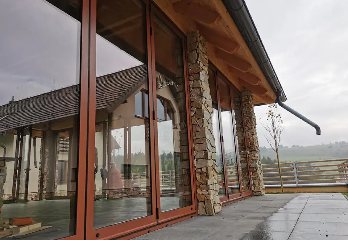 Montáž a výroba hliníkových skladacích dverí WICSLIDE 75FD