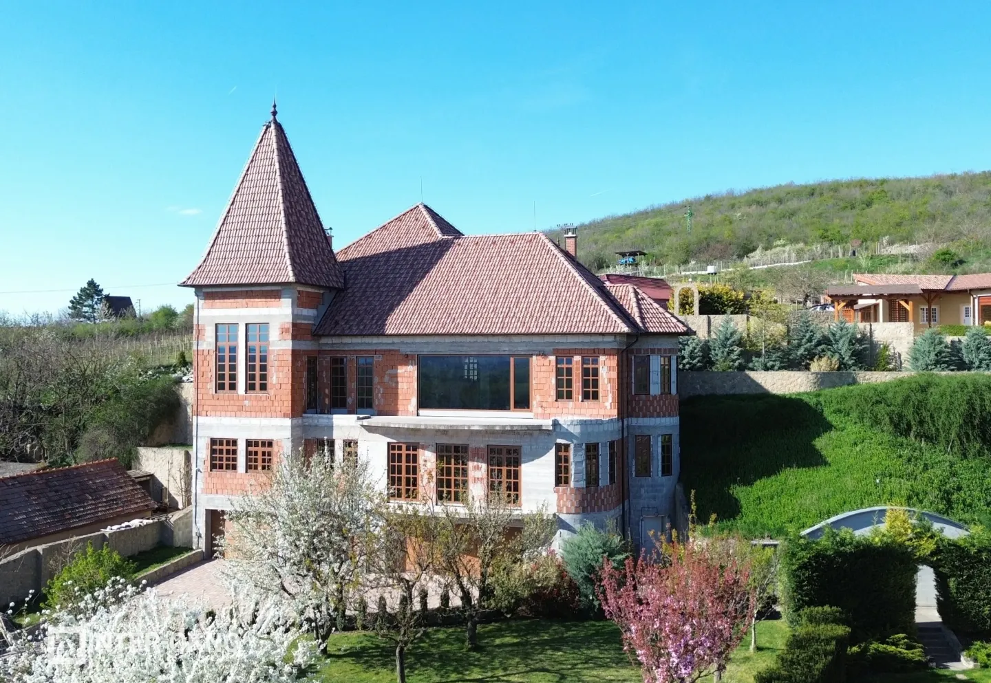 Výroba a montáž hliníkových okien a dverí - RD VGV